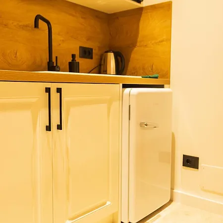 Coral Cane * تيرانا